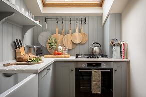 Charming Mews House in Historic Winchester