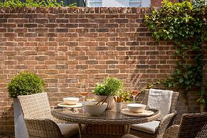 Charming Mews House in Historic Winchester