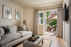 Charming Mews House in Historic Winchester