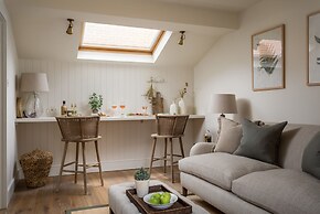 Charming Mews House in Historic Winchester