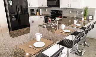 Amazing 4 Bedroom House Near Disney