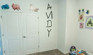 Luxurious Townhouse With Themed Rooms Near Disney