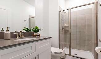 Amazing House Near the Parks