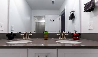 Amazing House Near the Parks