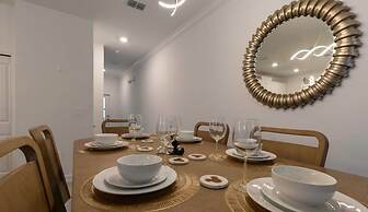 Amazing House Near the Parks