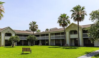 Entire Studio With Free Shuttle to Disney