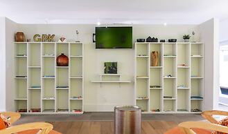 Entire Studio With Free Shuttle to Disney