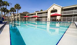 Entire Studio With Free Shuttle to Disney