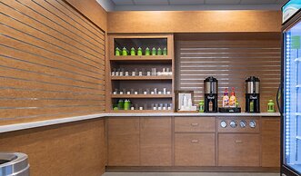 Entire Studio With Free Shuttle to Disney