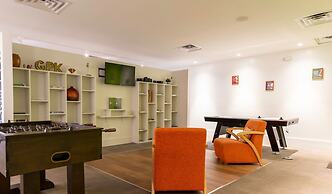 Entire Studio With Free Shuttle to Disney