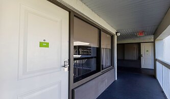 Entire Studio With Free Shuttle to Disney