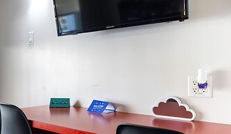 Entire Studio With Free Shuttle to Disney