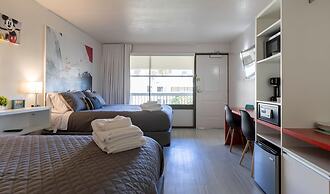 Entire Studio With Free Shuttle to Disney