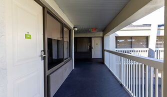 Entire Studio With Free Shuttle to Disney