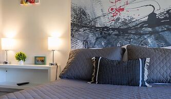 Entire Studio With Free Shuttle to Disney