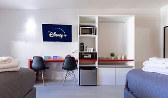 Entire Studio With Free Shuttle to Disney