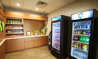 Entire Studio With Free Shuttle to Disney