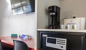 Entire Studio With Free Shuttle to Disney