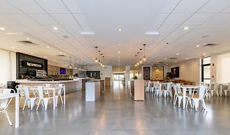 Entire Studio With Free Shuttle to Disney