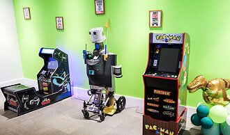 Entire Studio With Free Shuttle to Disney