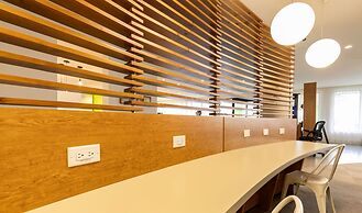 Entire Studio With Free Shuttle to Disney