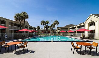 Entire Studio With Free Shuttle to Disney