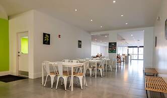 Entire Studio With Free Shuttle to Disney