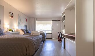 Entire Studio With Free Shuttle to Disney