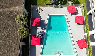 Entire Studio With Free Shuttle to Disney