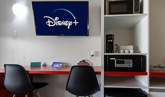 Entire Studio With Free Shuttle to Disney