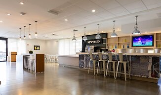 Entire Studio With Free Shuttle to Disney