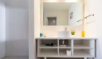 Entire Studio With Free Shuttle to Disney