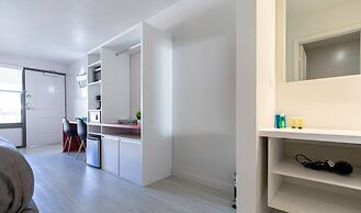 Entire Studio With Free Shuttle to Disney