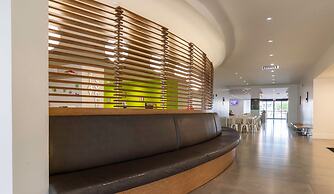 Entire Studio With Free Shuttle to Disney