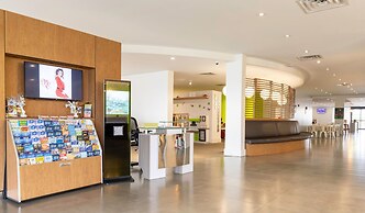 Entire Studio With Free Shuttle to Disney