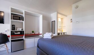 Entire Studio With Free Shuttle to Disney