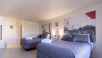 Entire Studio With Free Shuttle to Disney