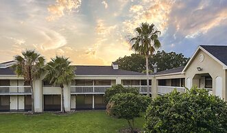 Entire Studio With Free Shuttle to Disney