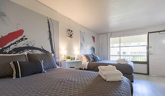 Entire Studio With Free Shuttle to Disney