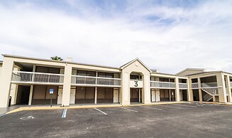 Entire Studio With Free Shuttle to Disney