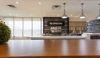 Entire Studio With Free Shuttle to Disney