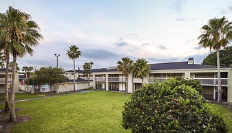 Entire Studio With Free Shuttle to Disney