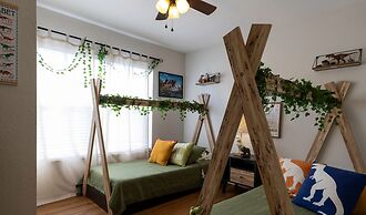 Amazing Family Townhouse Minutes From the Parks