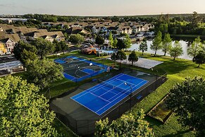 Amazing Family Townhouse Minutes From the Parks