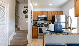 Amazing Family Townhouse Minutes From the Parks