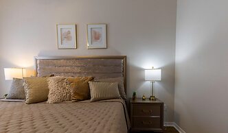 Amazing Family Townhouse Minutes From the Parks