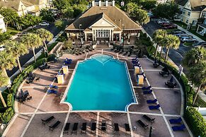 Amazing Family Townhouse Minutes From the Parks