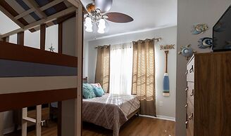 Amazing Family Townhouse Minutes From the Parks