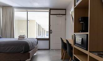 Entire Studio With Free Shuttle to Disney