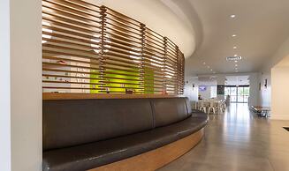 Entire Studio With Free Shuttle to Disney